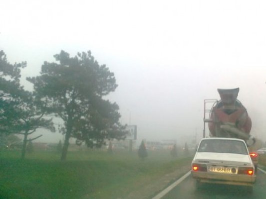 Accidente rutiere în lanţ pe DN2A, din cauza poleiului